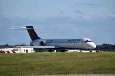 McAllen: airport, airplane, Delta Airlines