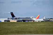 McAllen: airport, airplane, Delta Airlines